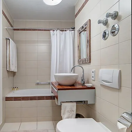 Fh Signature - Viktorias Apartmán